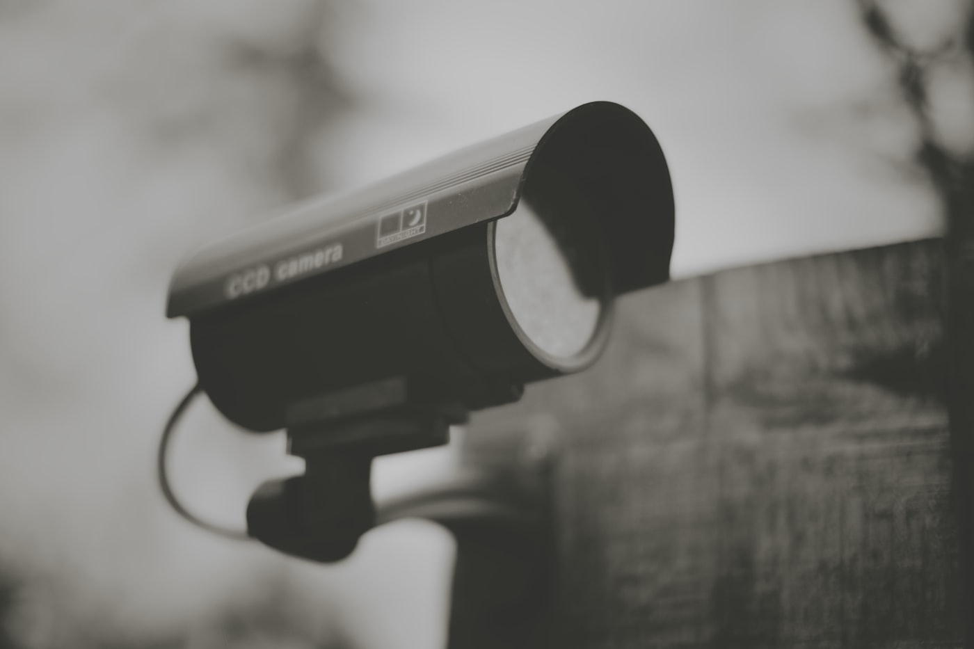 Compact CCTV camera suitable for flexible residential placement